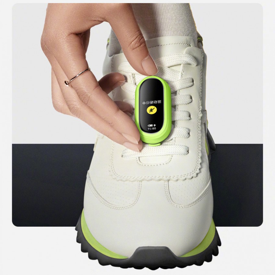 Bemutatták a Xiaomi Band 8-at - a cipőre is rögzíthető a megfelelő kiegészítővel
