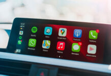 Komoly frissítést kap a CarPlay: videós appok és Siri AI is érkezik