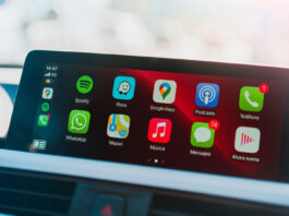 Komoly frissítést kap a CarPlay: videós appok és Siri AI is érkezik