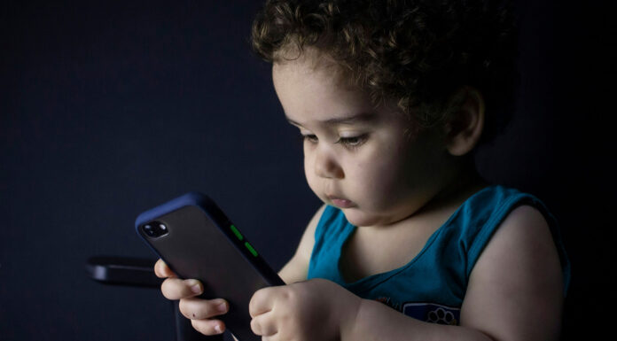 A kritikák után lecserélte vitatott iPhone-reklámját az Apple